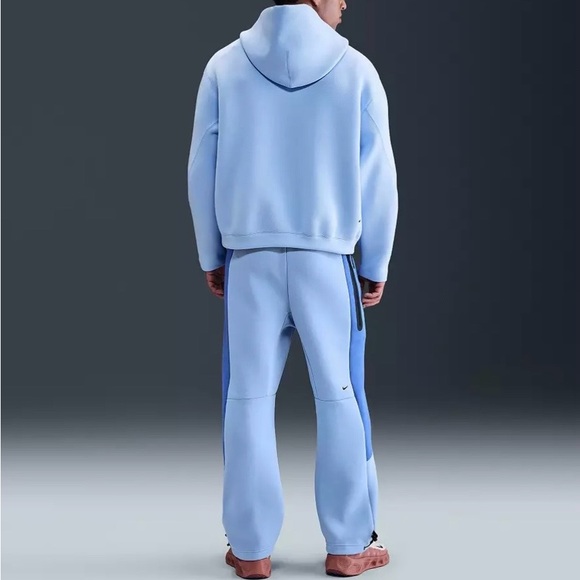Nike Men's Tech Fleece Oversized Hoodie - Picture 4 of 13